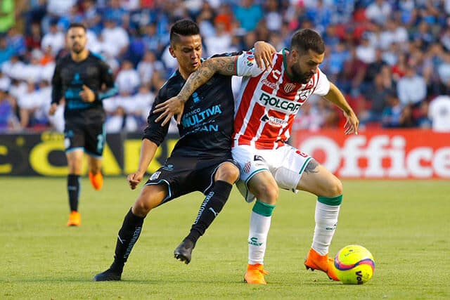 Querétaro rescata el empate contra Necaxa con un golazo de chilena