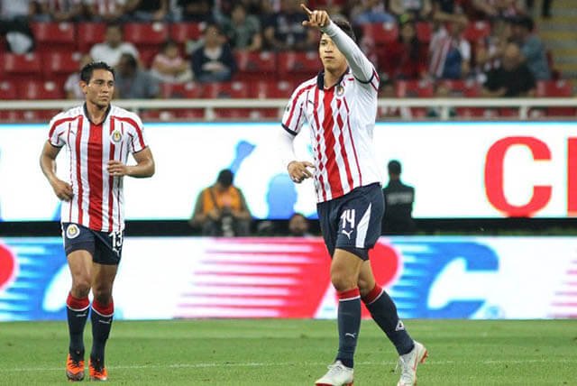 Chivas derrota a Necaxa 1-0 y consigue su segunda victoria del torneo